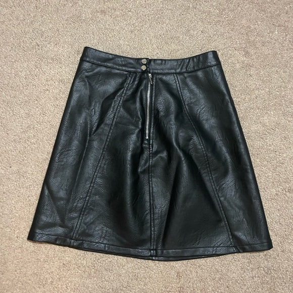 Zara Basic collection black vegan leather A-Line mini skirt size XS - Picture 7 of 10